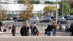Din ce în ce mai mulți români iau calea străinătății. Peste 2 milioane de persoane s-au stabilit peste hotare în ultimii ani: „În România e cam greu”